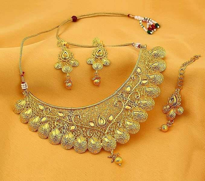 Crunchy Fashion Bollywood Style Gold Plated Traditional Indian Jewelry Necklace Set with Earrings & Tika